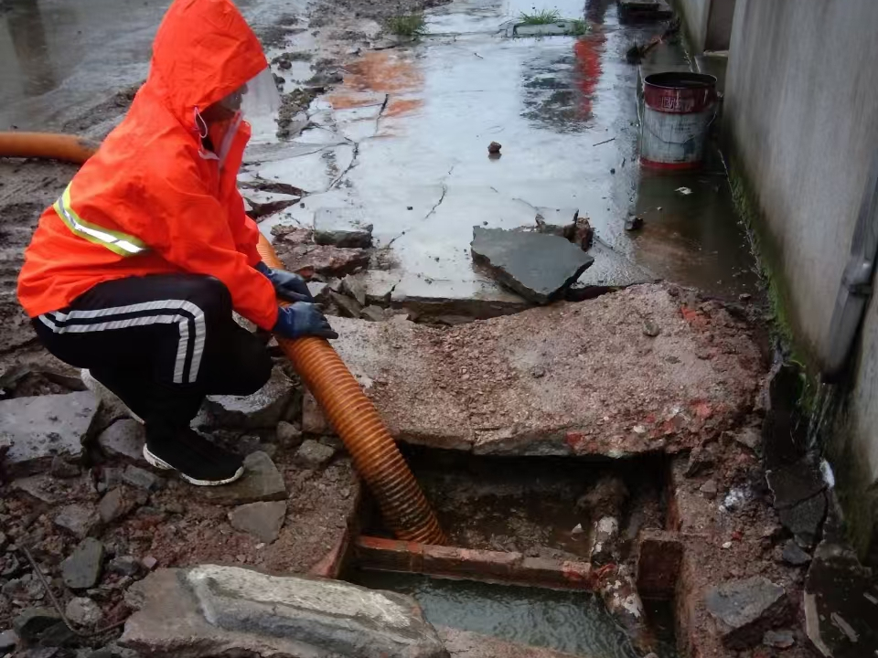 兰州专业清理污水池 炜誉市政以规范流程守护城市 “肠道”